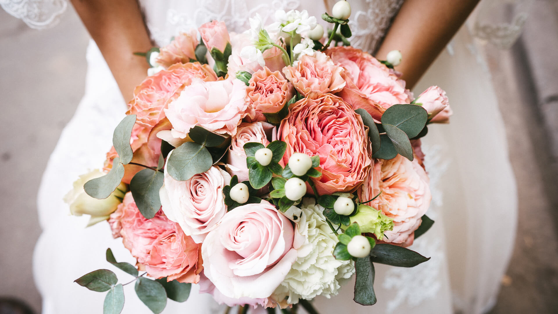 7 Tips for Choosing a Wedding Bouquet, According to an Expert - Lux Magazine