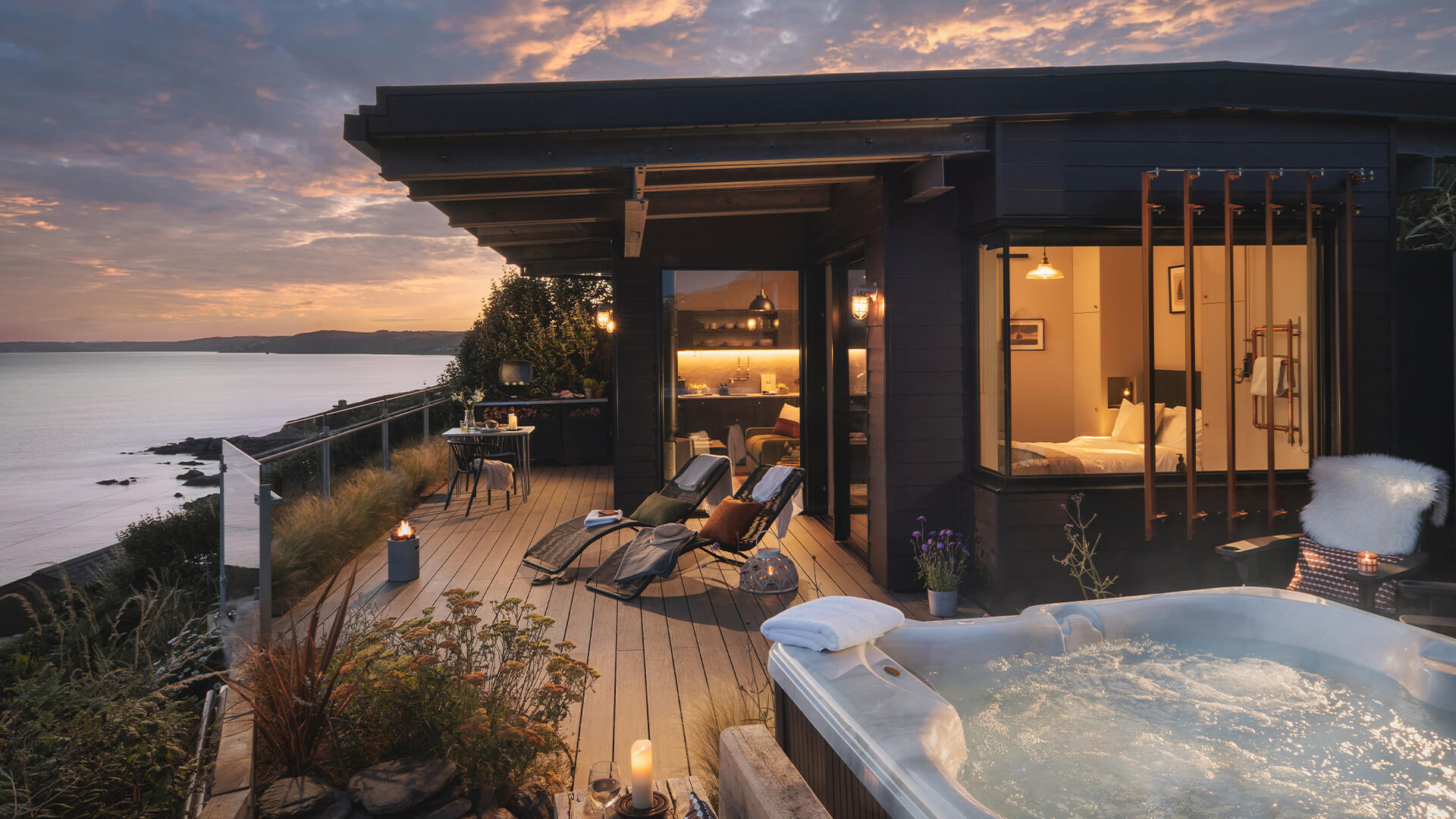 Luxury Balcony Next To Sea With Hot Tub And Loungers